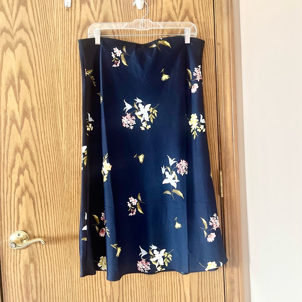 Loft flora print flare midi skirt Sz L